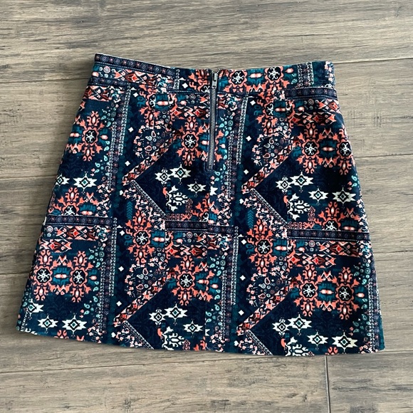 Divided Skirt Velvet/Suede Feel Size 4 Short Skirt - Picture 6 of 8